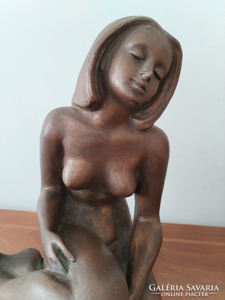 Kerámia, női akt szobor - antik rezesen