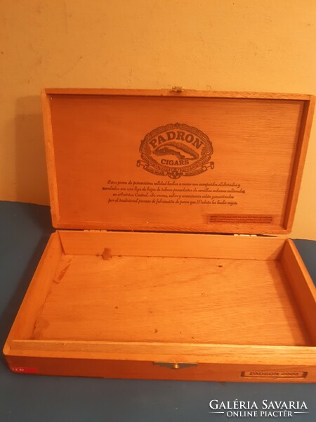 Wooden cigar or cigarette box
