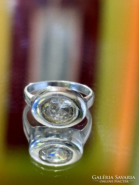 Art-deco style silver ring, embellished with a topaz stone