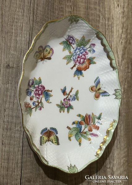 Porcelain bowl with Victoria pattern from Herend