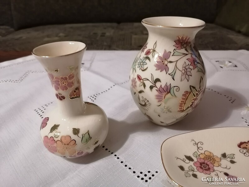 Zsolnay porcelán vázák, kínáló