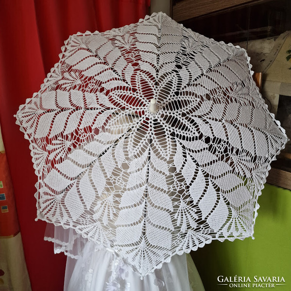 ESKÜVŐ ELE14 - Horgolt hófehér színű leveles mintás menyasszonyi csipke ernyő