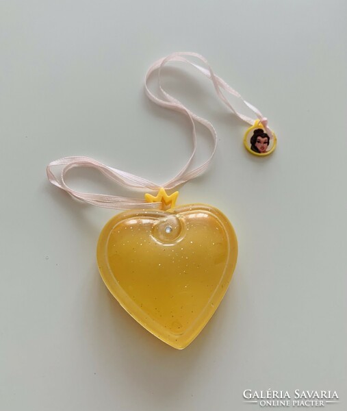 Eredeti Disney Princess hercegnők Belle szív medál nyaklánc 8 cm hercegnős szív korona kinyitható
