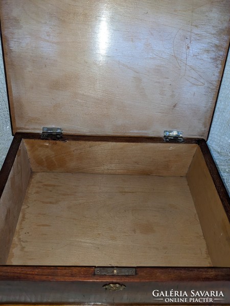Mahogany root veneer gift box