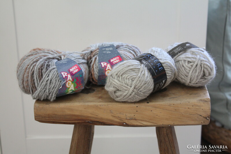 100% Wool yarn - new, soft 200gr