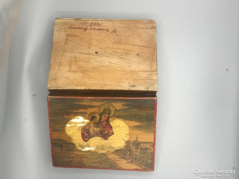 Signed from 1938, a wooden box painted with the representation of the Virgin Mary, the protector of Budapest