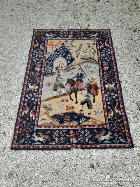 HUF 1 antique scene carpet