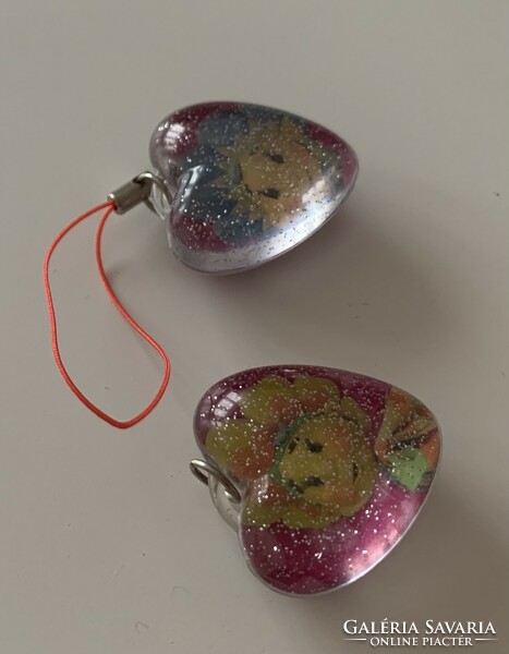 Eredeti Fifi és Kankalin szív szívecske 3D medál kulcstartó táskadísz 3D dundi csillámos érdekes