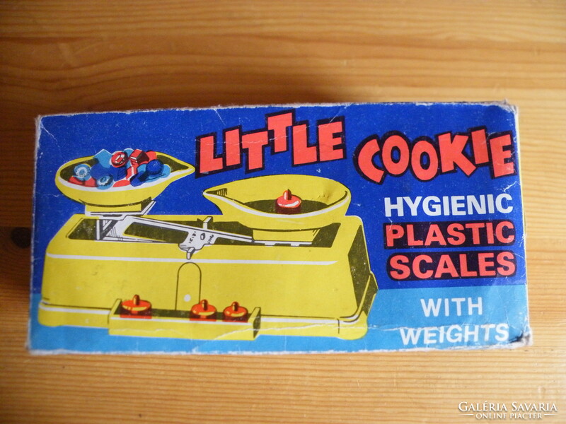 Old retro, children's plastic toy scale - little cookie hygienic - (made in Hungary)