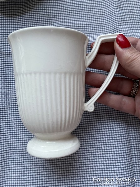 Recamier with a wonderful ear solution - wedgwood edme cream-colored mug with ribbed walls and clean lines
