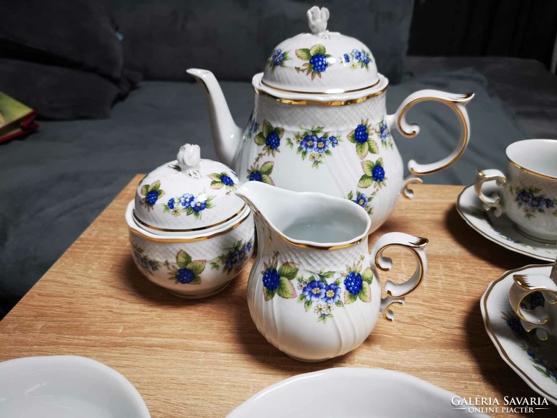 Ravenhouse blackberry pattern tea set
