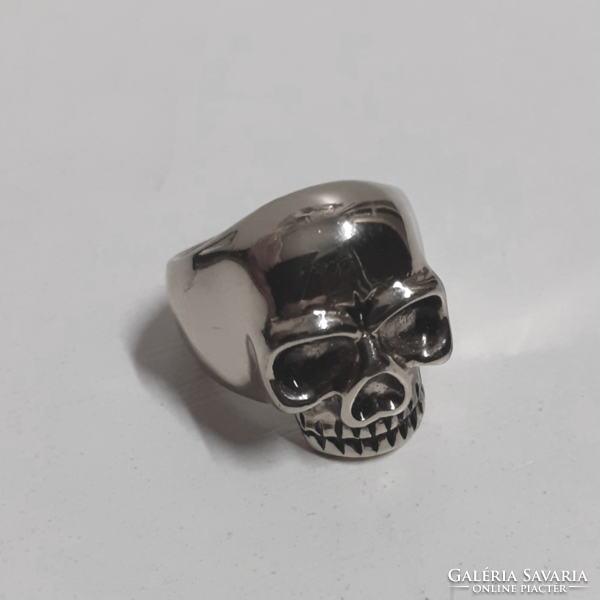 Skull head ring in nice condition