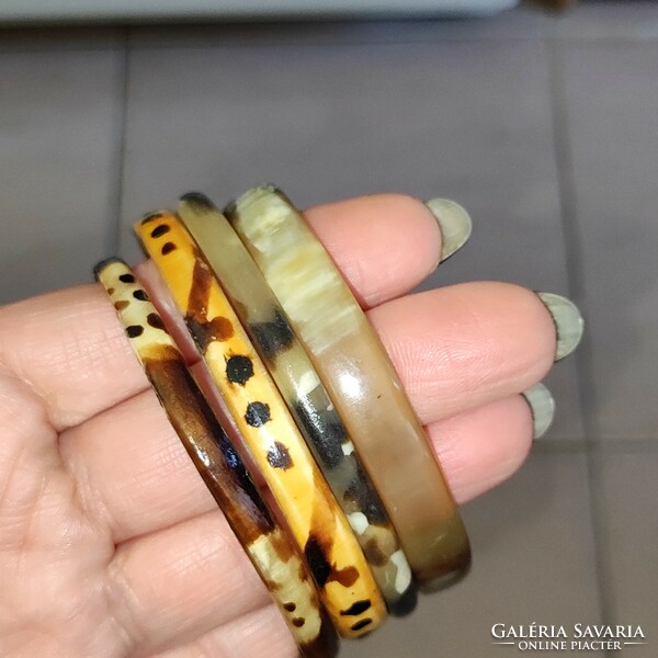 Pack of 4 horn bracelets