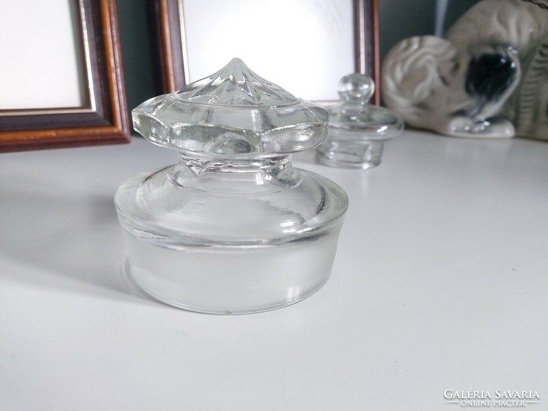 2 large glass stoppers in perfect condition (8 cm and 5.1 cm bottom diameter)