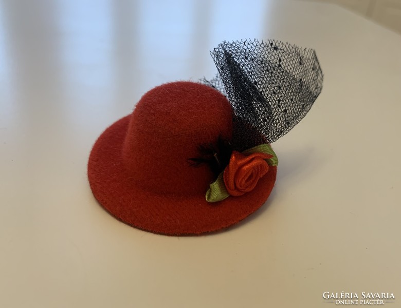 Új kézműves piros 3D kalap hajcsat bross kitűző haj csat csatt hajcsatt