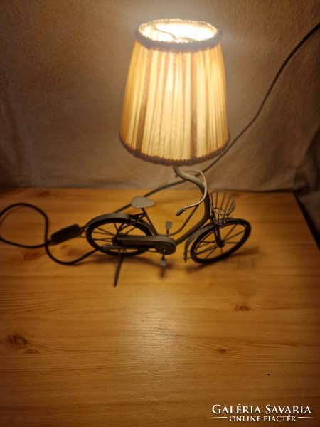 Biciklis éjjeli lámpa