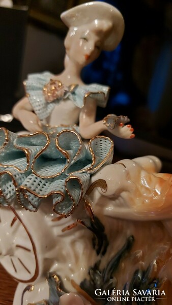 Nagy porcelán lovas fogat. Hölgy barokkos ruhában