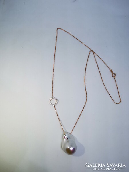 Rose gold chain with baroque pearls