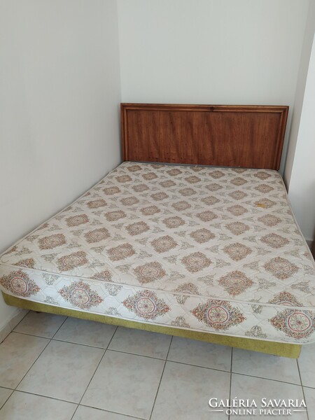 Double colonial bed with mattress