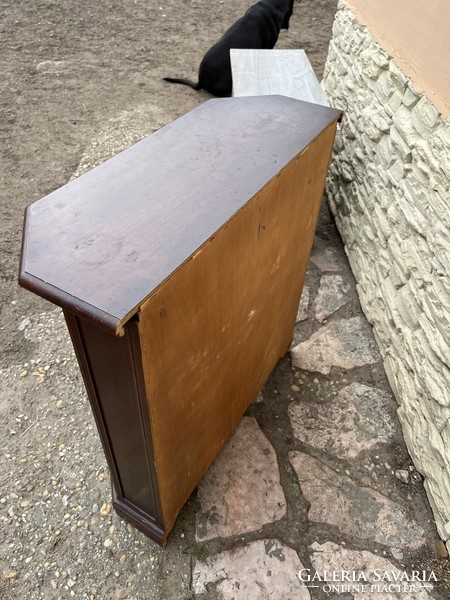 Cabinet for sale bp.17. In the district
