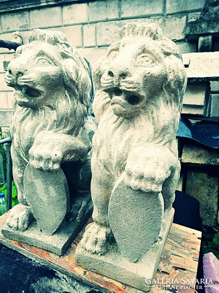 Artificial stone lions