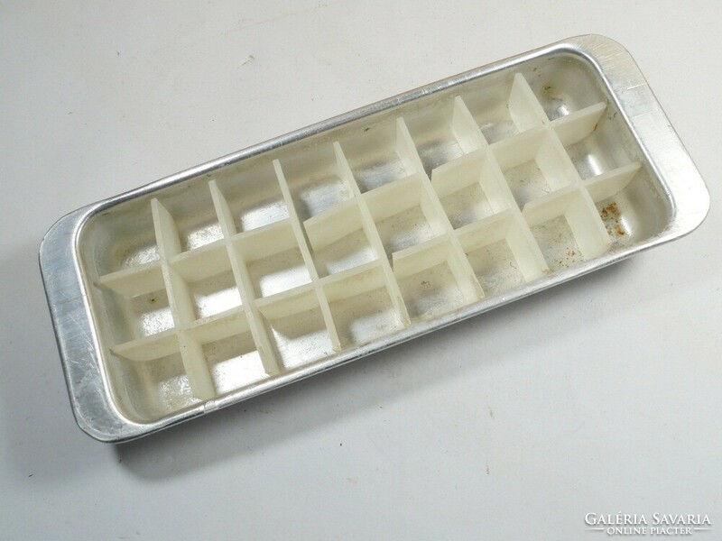 Retro metal aluminum aluminum plastic ice tray ice cooler refrigerator ice cube kitchen - 1970s-80s