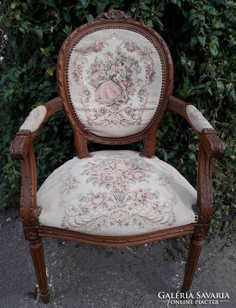 Classic style chair.