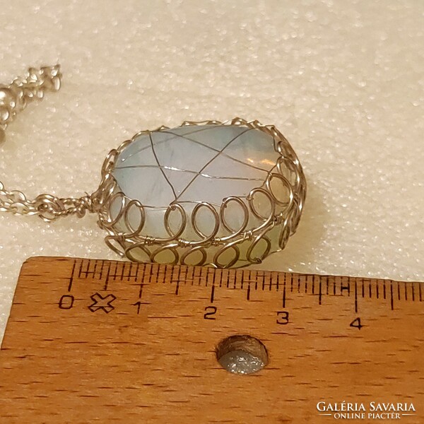 Beautiful opal glass pendant necklace 45cm