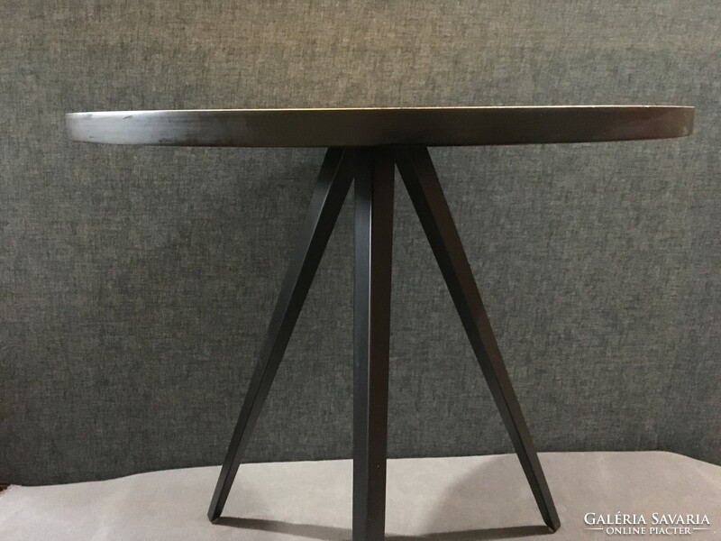 Small Swiss design small table on three metal legs!!!