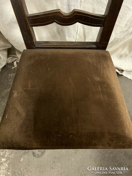 Antik szék fából, 105 x 44 x 45 cm-es nagyságú. 9082