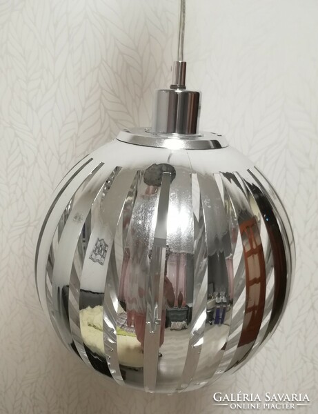 Modern, ezüstözött mennyezeti lámpa, 25 cm átmérőjű
