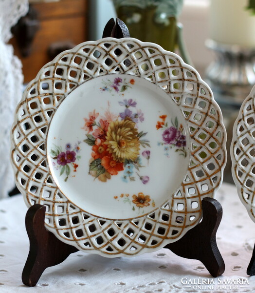 Thun Klösterle bájos, virág mintás porcelán tányérok párban