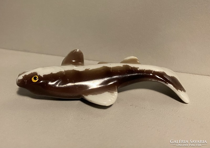 Small porcelain fish in the condition shown in the pictures.