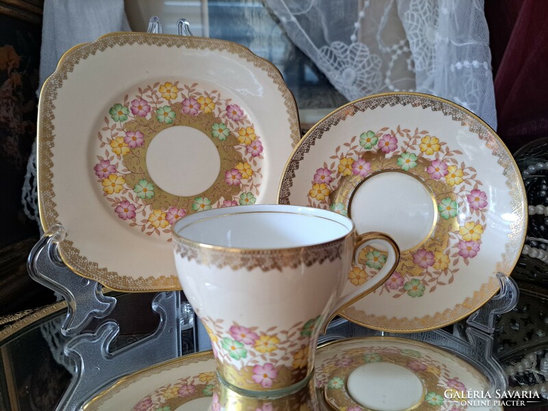 English bell porcelain tea cup with cake plate