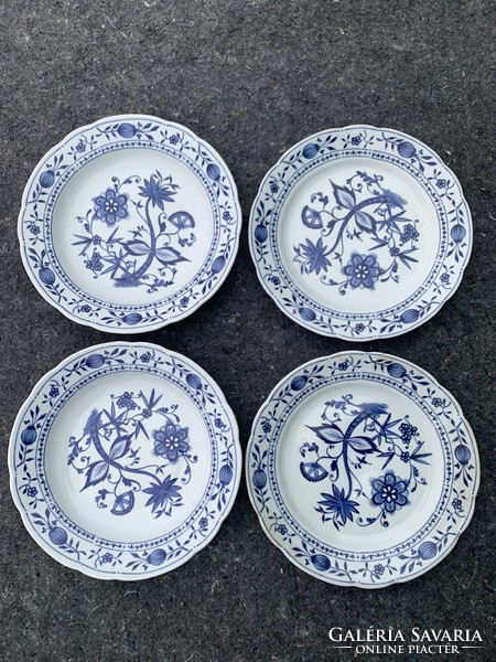 4 Zwiebelmuster soup and flat plates Germany