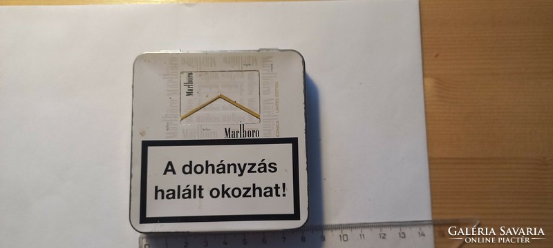 Metal cigarette box