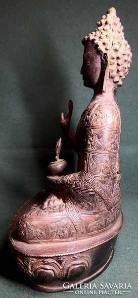 Dt/387 – bronze statue of a blessing Buddha (Nepal).