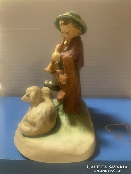 Nagyobb méretű , "Esti dal" c. nagyon szép , ritkább Goebel/Hummel figura