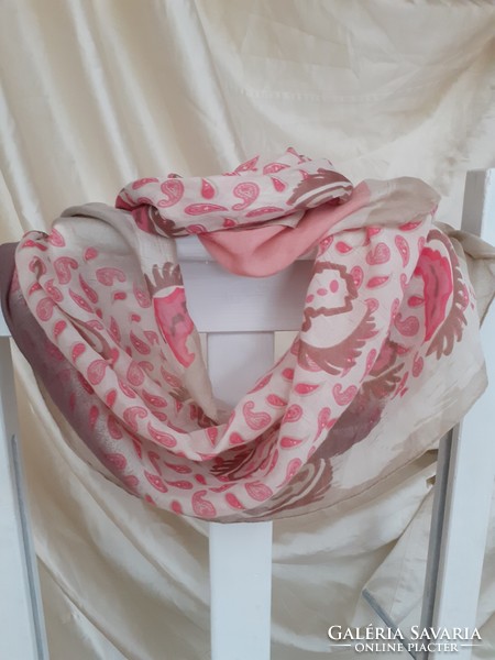 Viscose scarf in pastel colors