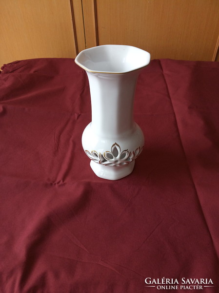 Herendi minimalista stílusú áttört, aranyozott porcelán váza