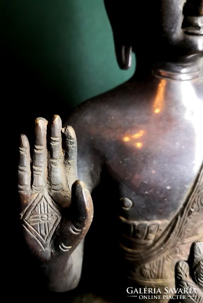 DT/387 – Áldó Buddha (Nepál) bronzszobor