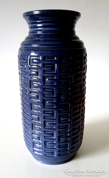 Carstens, op-art ceramic vase e.2-28