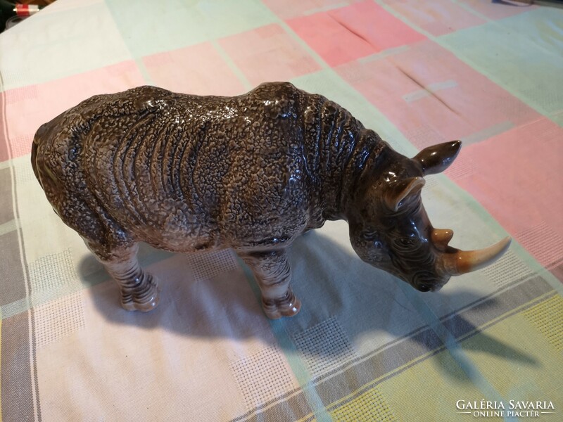 Porcelán nagyméretű orrszarvú, rinocérosz