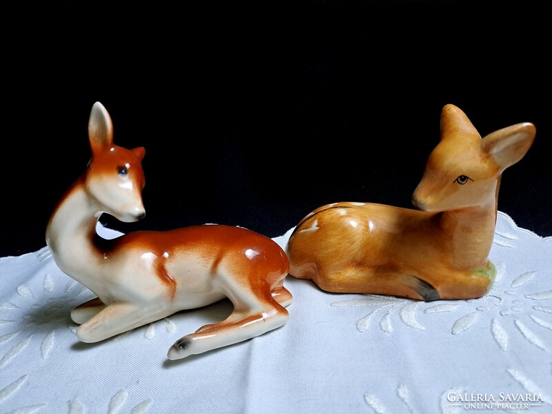 2 deer figurines: German porcelain and Bodrogkeresztúr ceramics