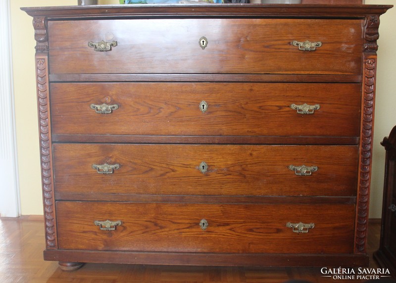 Antique chest of drawers (sublot)