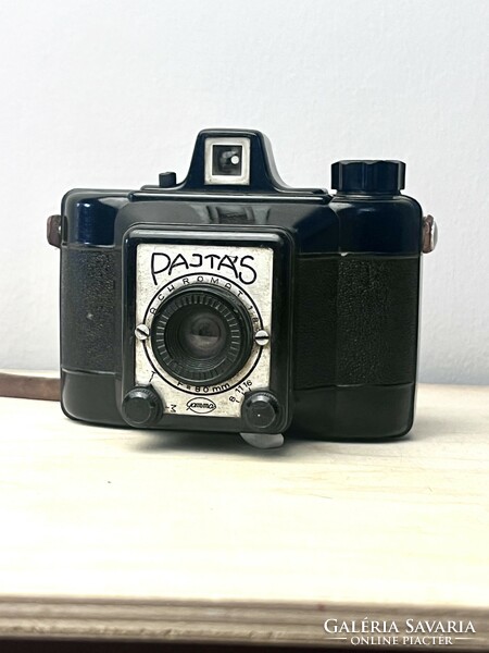 Barn camera, achromatic with 1:8/80 mm lens, 6x6 cm film format