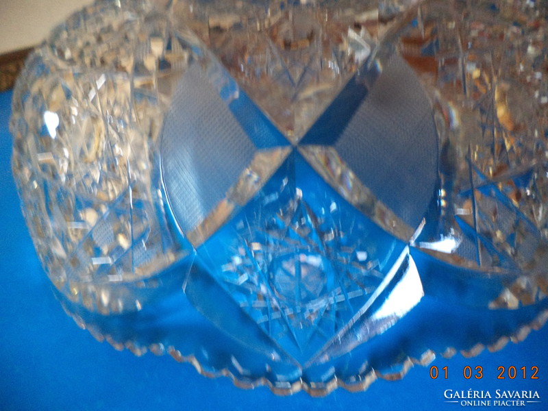 A wonderful, lead crystal bowl! 7.