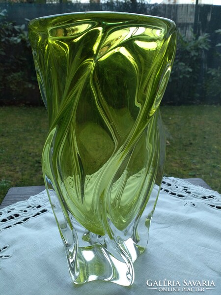 With a glacier glass vase from Saint Lambert