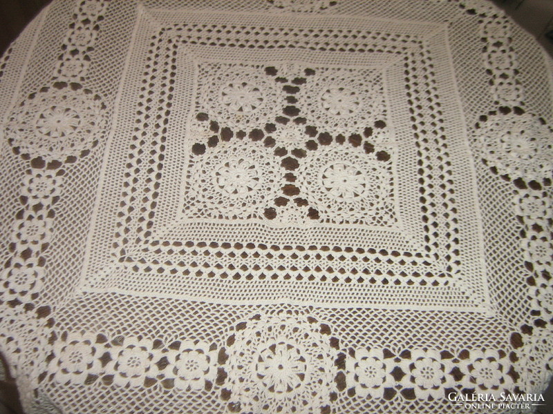 Beautiful antique ecru hand-crocheted flower pattern tablecloth
