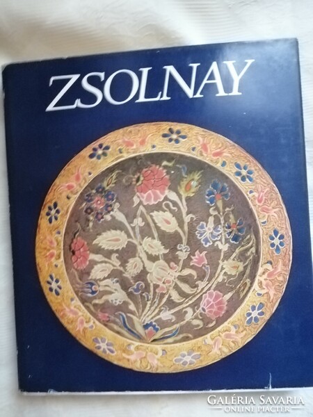 Zsolnay könyv család története is